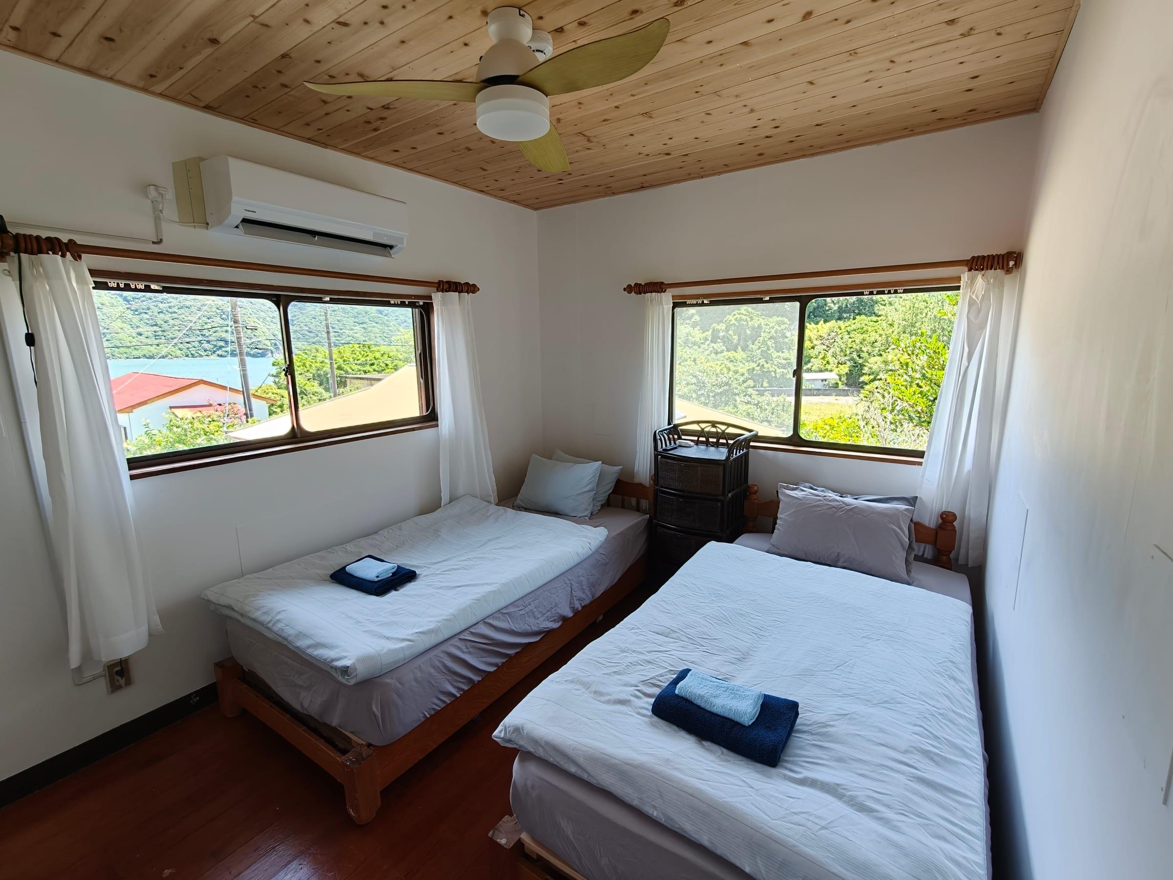 Bedroom with two single beds