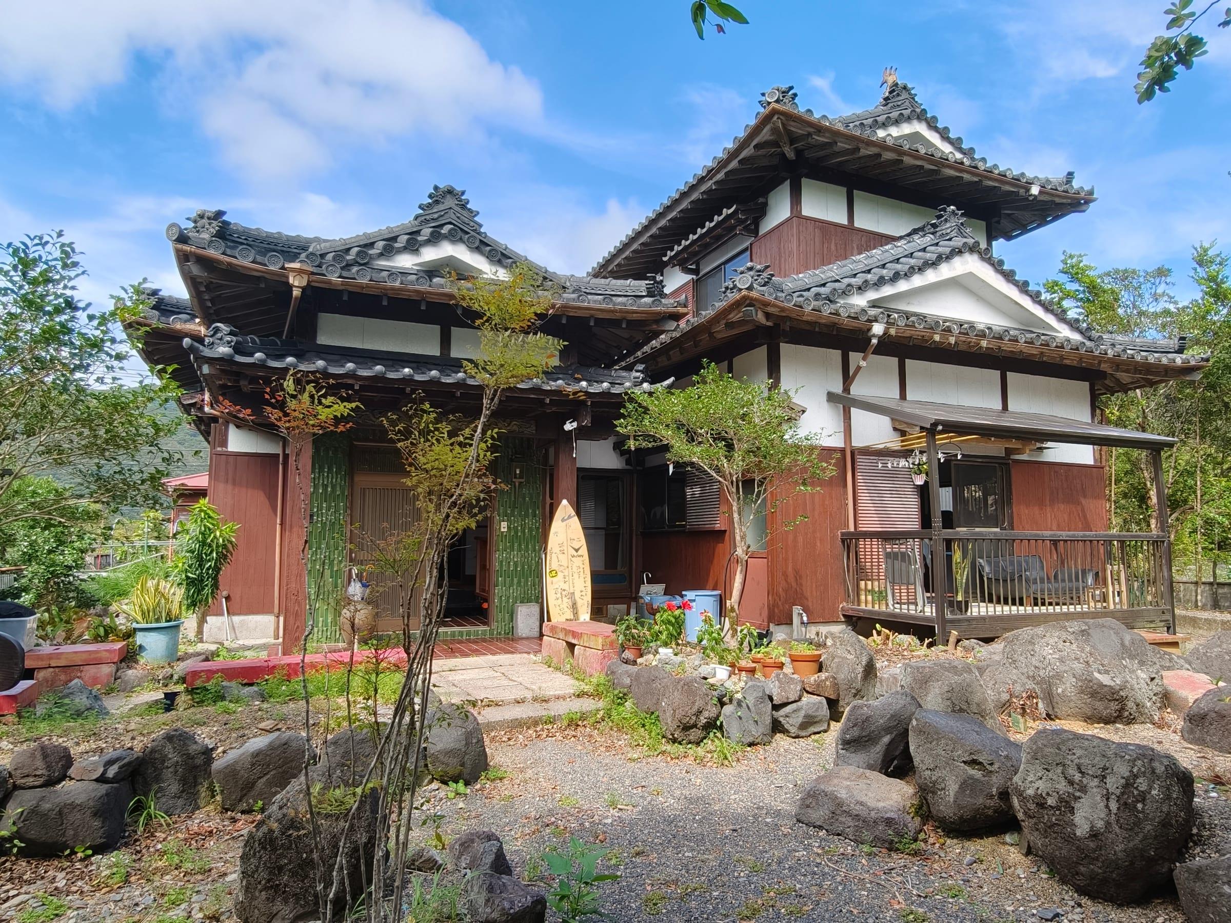 Tiled-roof house and garden