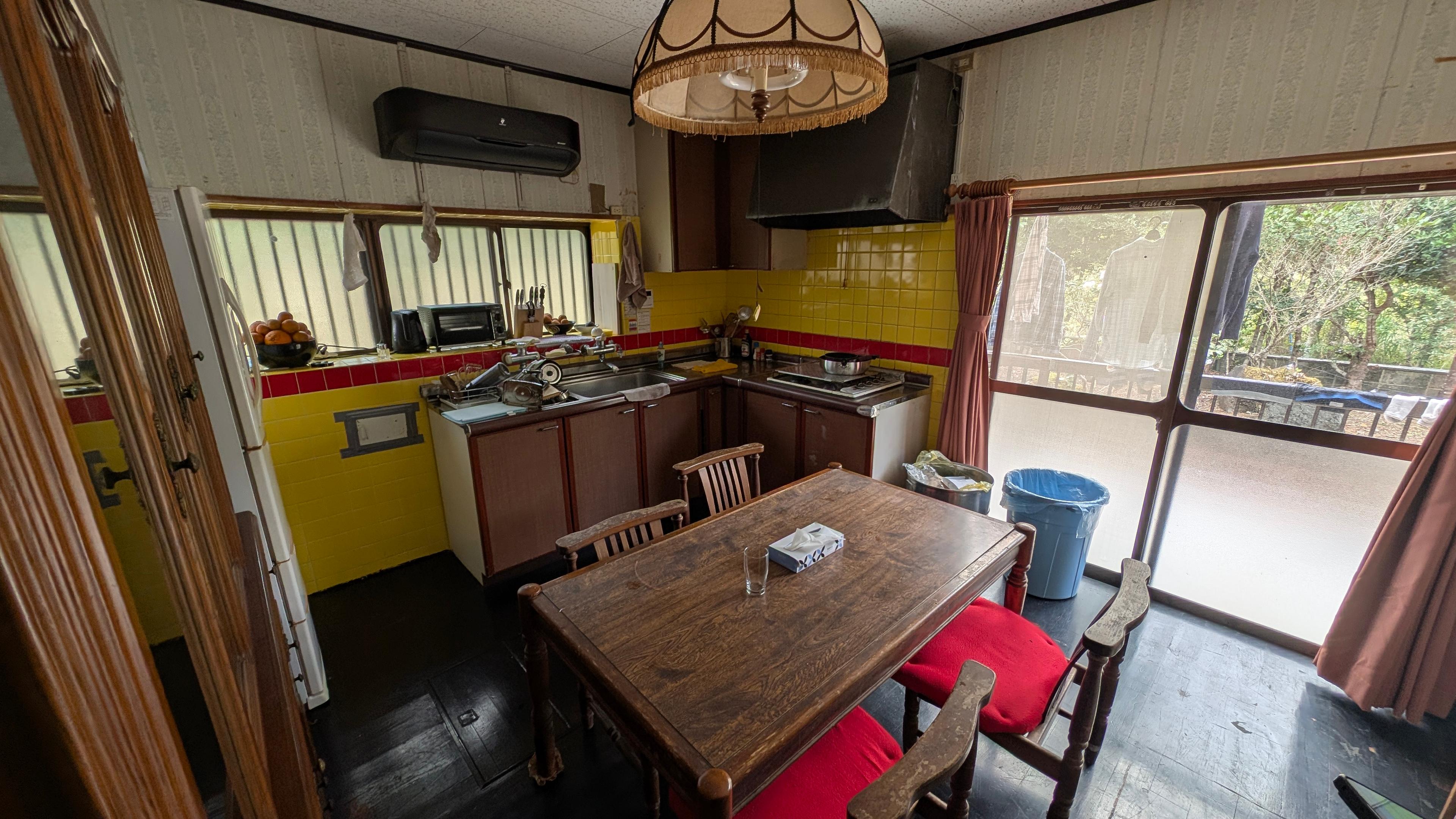 IKADA kitchen and dining table